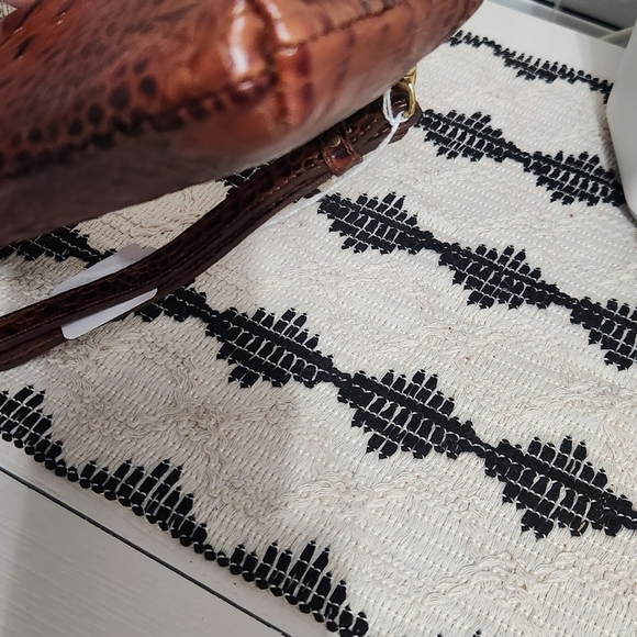 Brahmin clutch/wristlet - Picture 4 of 5